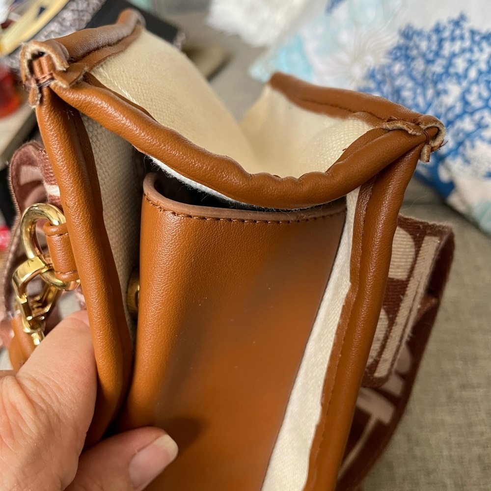 Steve Madden BWebber Tan White Canvas Crossbody logo Belt Satchel Bag - Picture 7 of 11